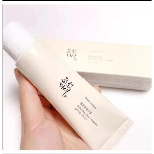 Beauty of joseon sunscreen - strong sun protection, has no white cast, soothes and nourishes, hydratesLightweight, non-sticky serum texture Suitable for all skin types, especially dull, acne-prone, or uneven skin Fragrance-free, alcohol-free